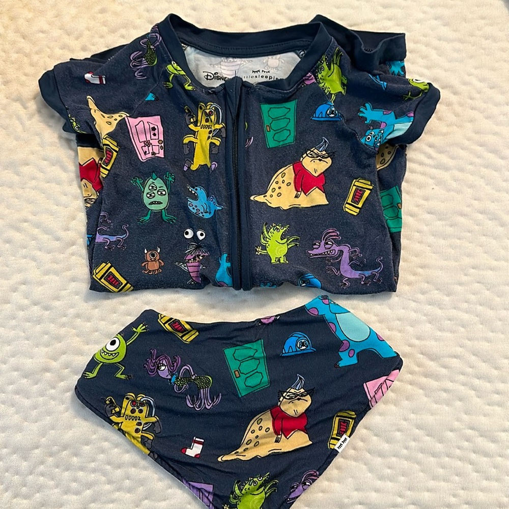 Little sleepies play shorty and matching bib